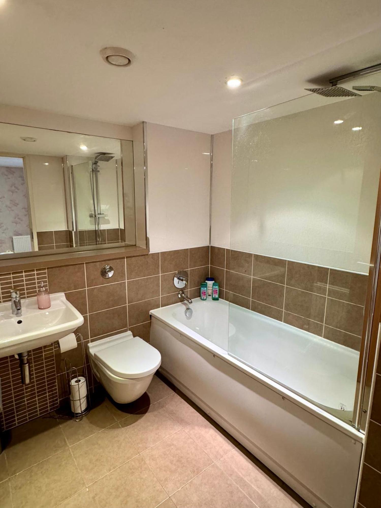 Merchant City Luxury 2 Bedroom Apartment With Secure Parking Available On Request Glasgow Exterior photo
